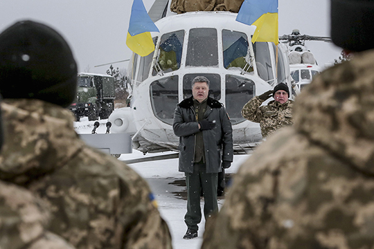 Порошенко заявил о готовности ввести на Украине военное положение