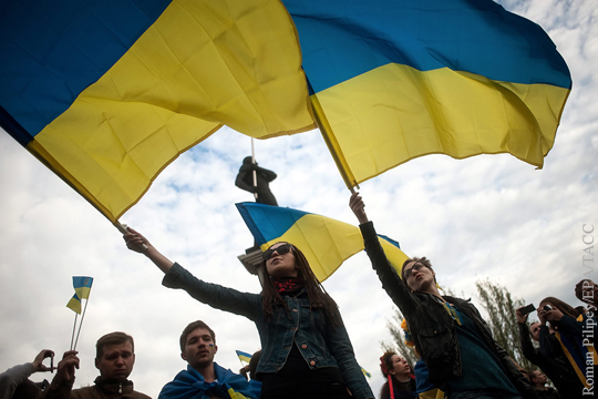 Депутат Рады призвал поменять порядок цветов на флаге Украины