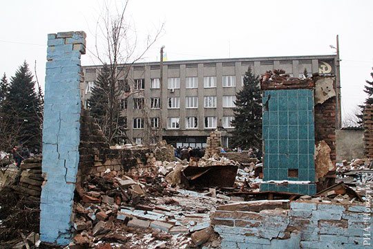 Украинская армия несет крупные потери и теряет Дебальцево
