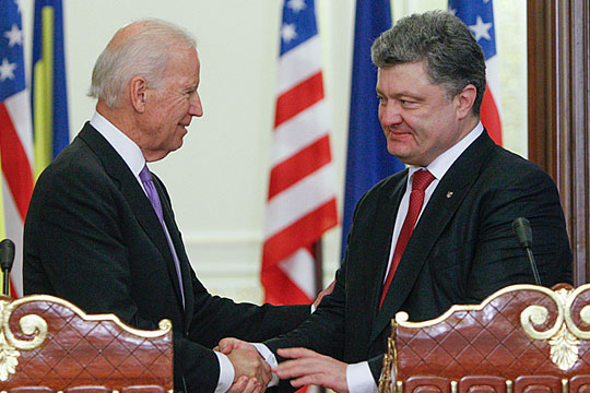Порошенко призвал Байдена помочь Украине усилить обороноспособность