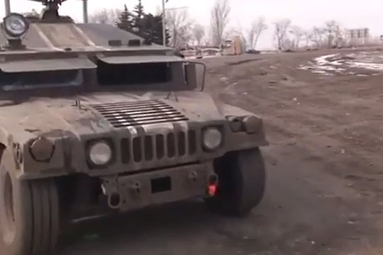 Ополченцы в Дебальцево захватили американский бронеавтомобиль Humvee