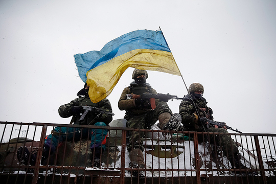 СМИ: Половина киевских силовиков погибла из-за обстрелов со стороны своих
