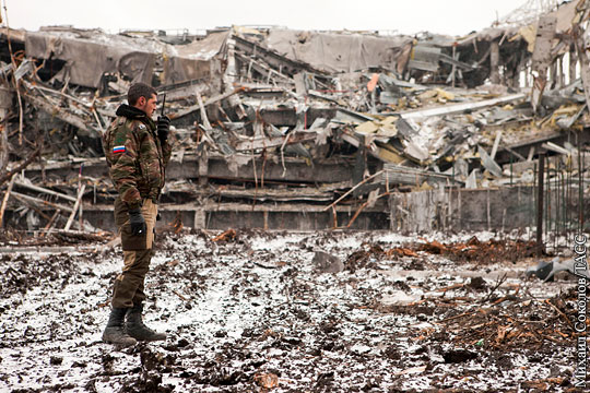 Ополченцы извлекли из-под завалов донецкого аэропорта 30 тел украинских военных