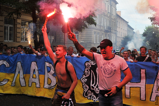 УЕФА запретил фанатам использовать слоган «Слава Украине!»