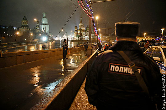 Спутница Немцова не увидела ничего подозрительного во время прогулки с ним