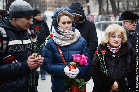 Прощание с Борисом Немцовым началось в Москве