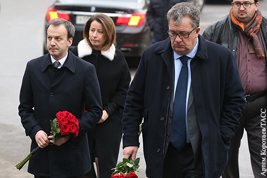 На прощание с Немцовым приехали вице-премьеры Приходько и Дворкович