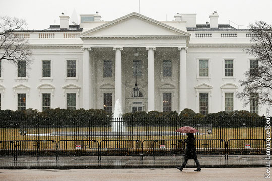 СМИ: Пьяные сотрудники охраны Обамы протаранили ограждение Белого дома