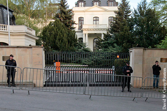 Трех российских дипломатов в Чехии заподозрили в шпионаже