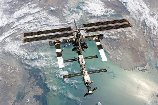 ЦУП: Российские космонавты на МКС ведут съемку зоны боевых действий в Донбассе