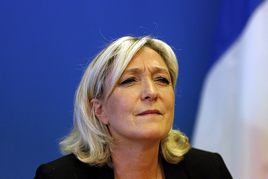 Ле Пен призвала премьера Франции уйти в отставку