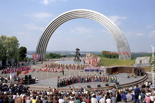 В Киеве не исключили демонтажа памятника воссоединению России и Украины