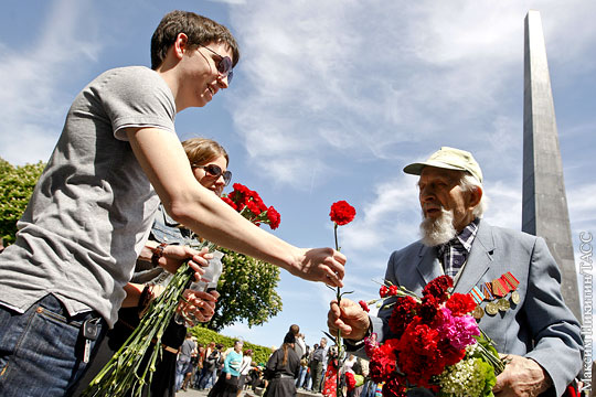 Порошенко установил новый праздник 8 мая – День памяти и примирения