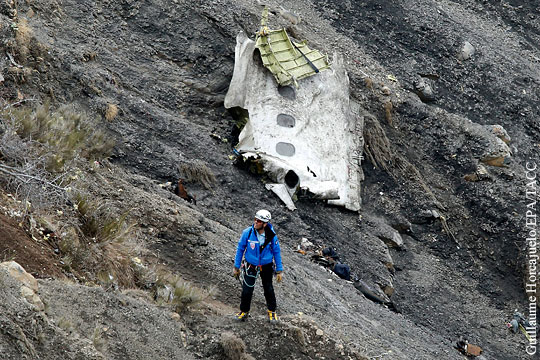 СМИ: Пилот разбившегося в Альпах A320 не смог вернуться в кабину
