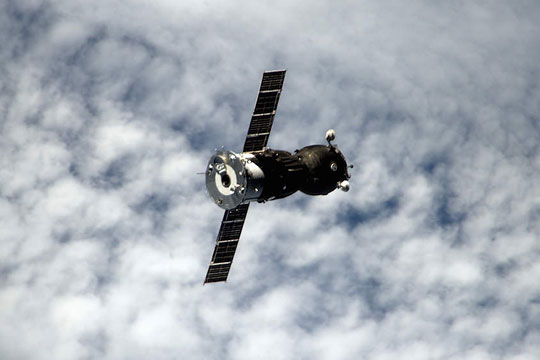 Российские космонавты впервые управляли «Союзом» при помощи планшета