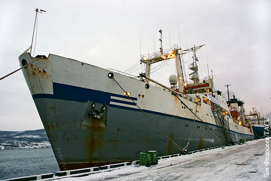 Число жертв крушения траулера в Охотском море достигло 54 человек