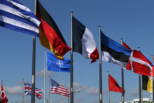 Французский контр-адмирал: Европа останется вассалом США, пока существует НАТО