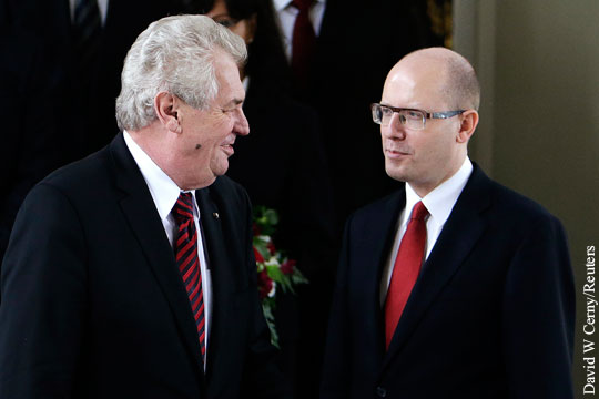 Премьер Чехии назвал слова президента страны в адрес посла США неадекватными