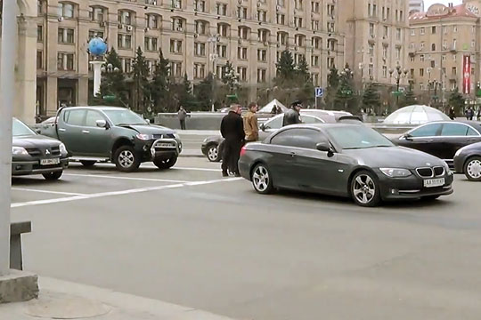 Машина с боевиками «Азова» врезалась в авто сына Порошенко