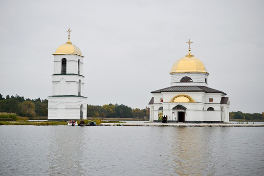 Сотрудники СБУ осквернили православный храм в поисках оружия для «российской агрессии»
