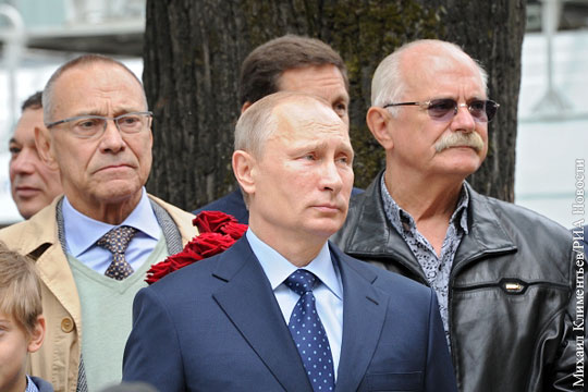 Кончаловский и Михалков попросили Путина помочь создать сеть общепита