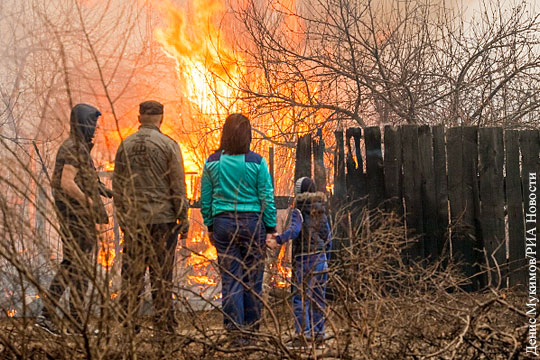 В результате пожаров в Хакасии сгорели 1 тыс. 205 домов, погибли 14 человек