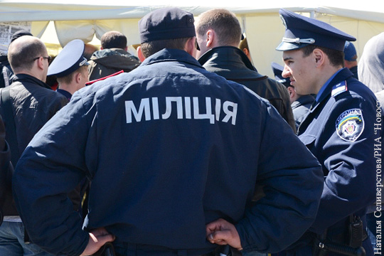 Милиция Одессы объяснила задержание 50 человек с красными флагами
