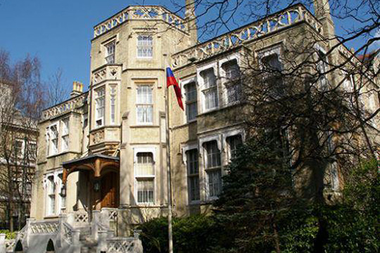 Посольство России назвало позором отказ Лондона осудить убийства в Киеве
