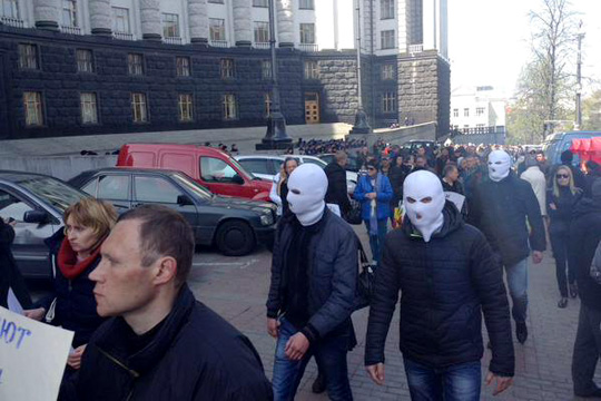 В центре Киева четыре тысячи протестующих потребовали европейского уровня жизни