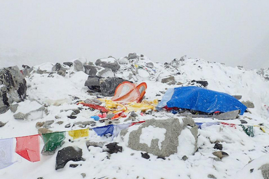 Землетрясение в Непале вызвало мощную лавину на Эвересте