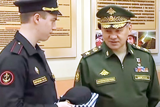 Военная служба по контракту становится основной в российской армии