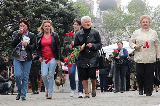 Участники акции памяти в Одессе прогнали съемочную группу украинского телеканала «1+1»