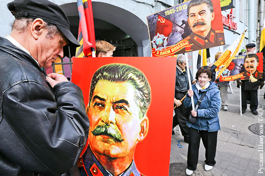 Портрет Сталина должен быть рядом с иконой Сергия Радонежского