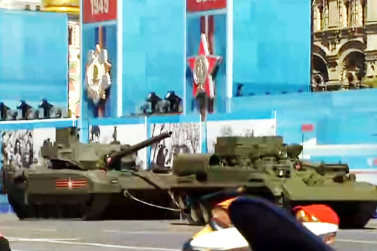 Уралвагонзавод объяснил остановку «Арматы» на Красной площади