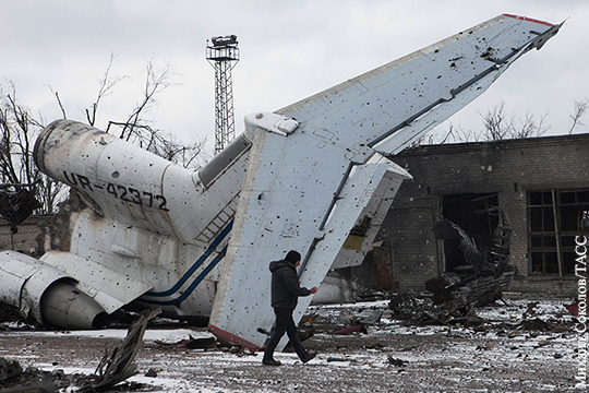 Порошенко отказался от заявления о необходимости отбить аэропорт Донецка
