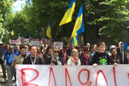 Многотысячный митинг протеста начался в Киеве