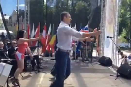 Кличко в Киеве станцевал «дельфинчика» (видео)