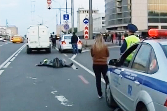 Сбивший байкера в Москве водитель согласился прийти в полицию