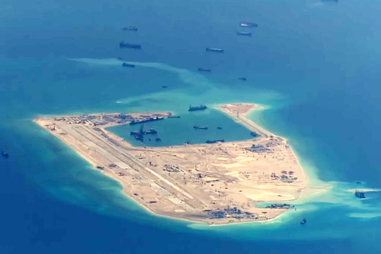 Разведка США: Китай размещает вооружение на одном из искусственных островов в Южно-Китайском море
