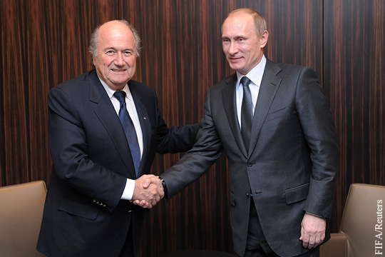 Путин поздравил Блаттера с переизбранием на пост президента ФИФА
