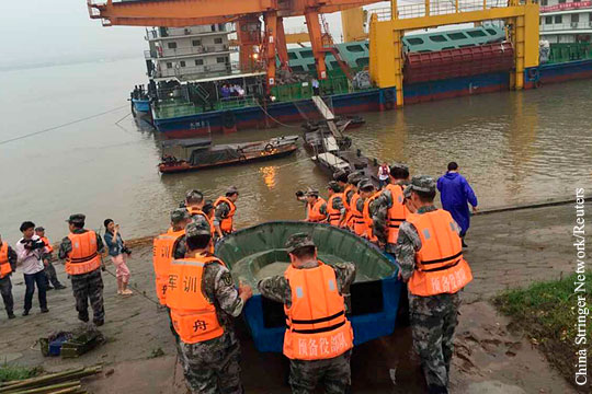 В Китае после крупного кораблекрушения обнаружены первые тела погибших