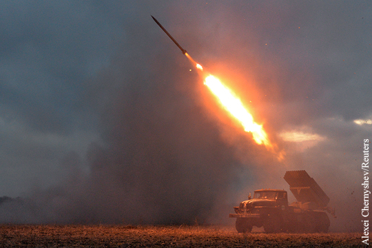 Киев решил не отводить тяжелое вооружение из Марьинки и Красногоровки