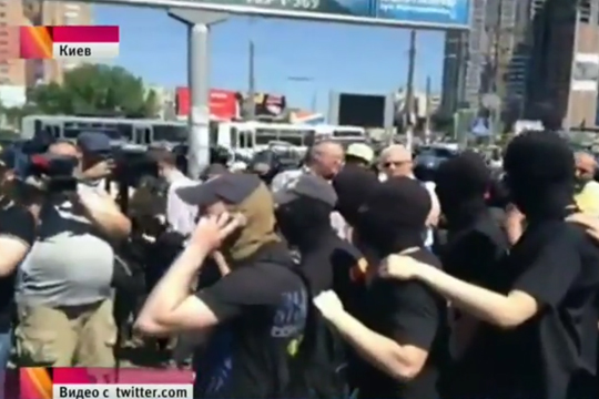 Столкновения между участниками гей-парада и радикалами начались в Киеве