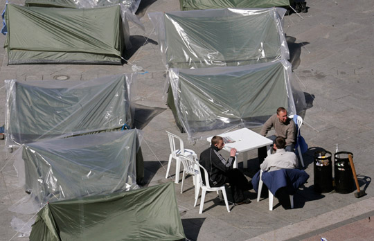 Протестующие на Майдане поставили палатки и объявили голодовку