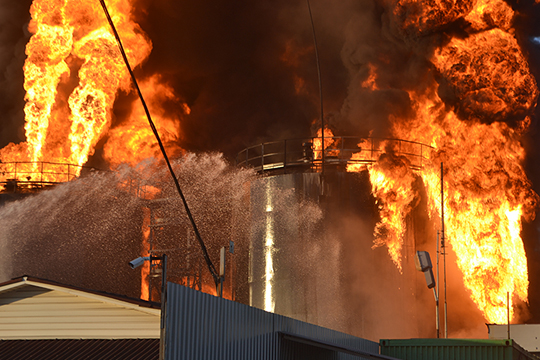 В зоне пожара под Киевом оказались еще одна нефтебаза и газовые сети