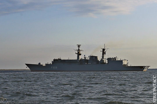 СМИ: Канадский фрегат с премьером на борту сопровождали два российских корабля