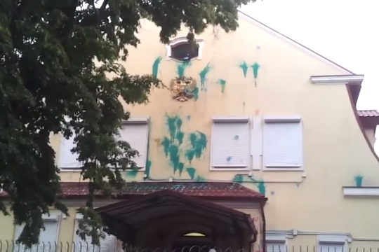 Митингующие в Харькове заблокировали здание Генконсульства России