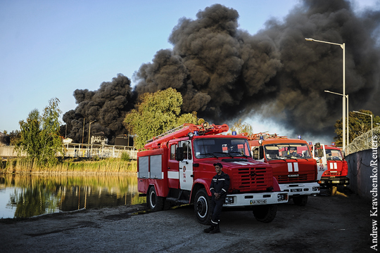 СМИ: Пожар на нефтебазе под Киевом возобновился