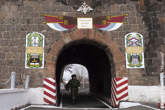 Российский солдат найден убитым у памятника «Мать Армения» в Гюмри