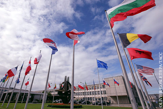 НАТО заявило о необходимости быстро реагировать на действия ИГ и России